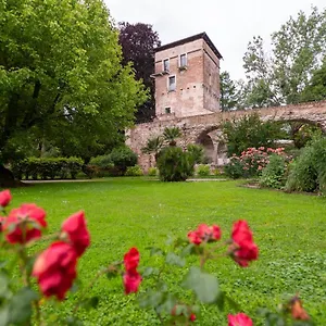 Pensión Massimago Wine Tower